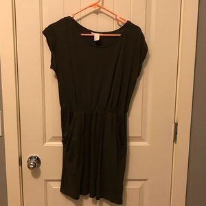 Green dress with pockets